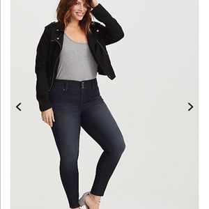 TORRID Dark Wash JEGGING Skinny Comfy JEAN 14R